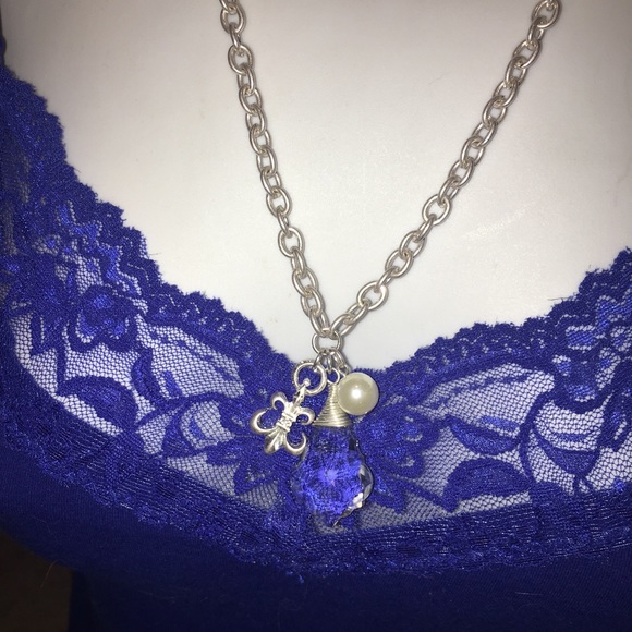 🆕Gorgeous crystal charm necklace NWT - Picture 4 of 6
